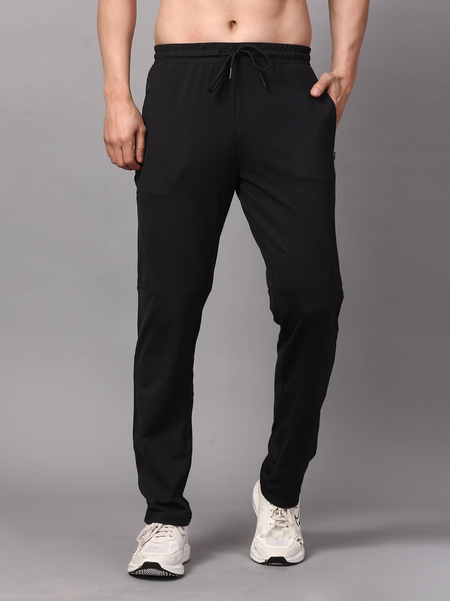 Trackpants with a drawstring and pockets