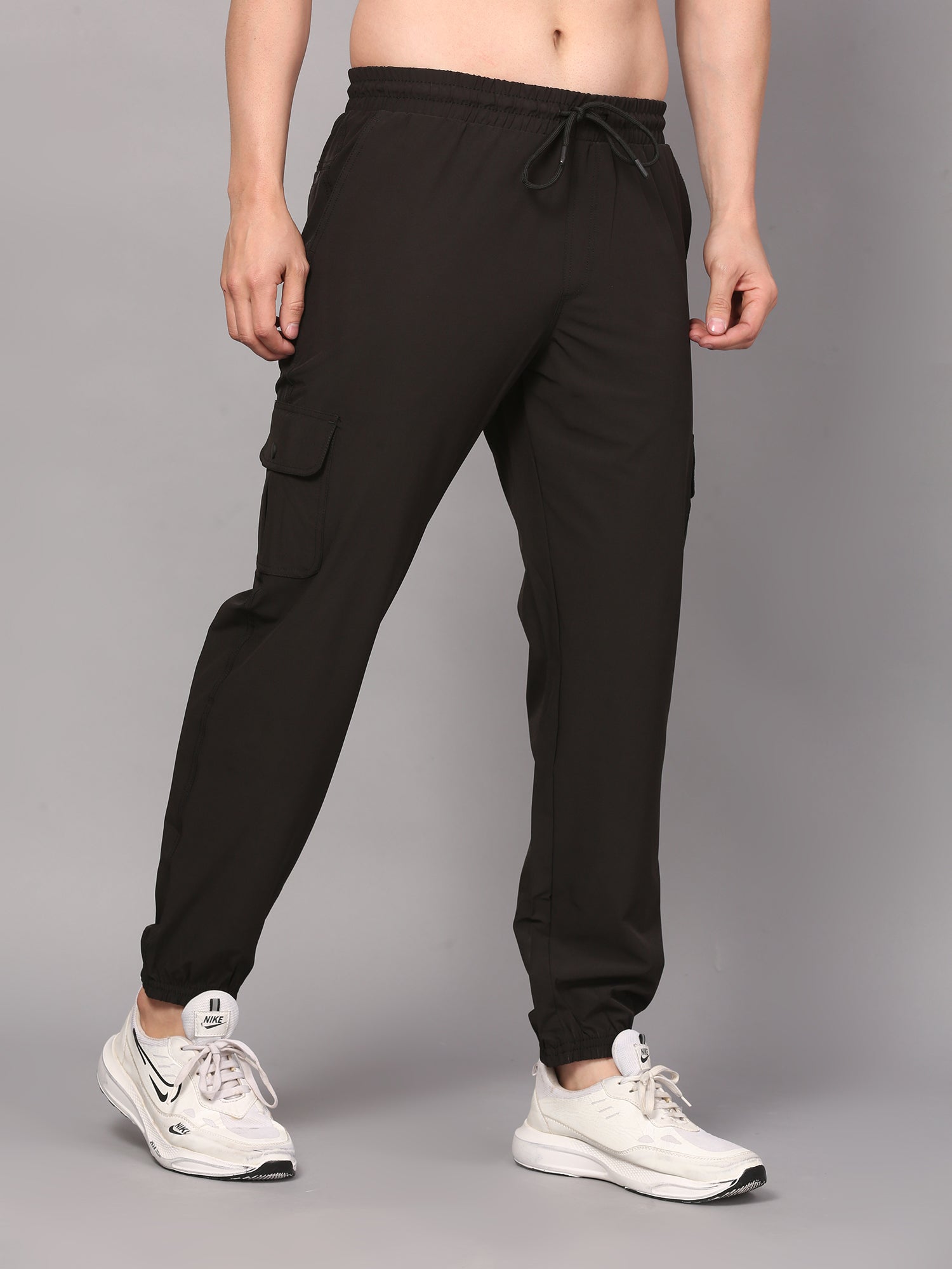 Cargo pants with pockets