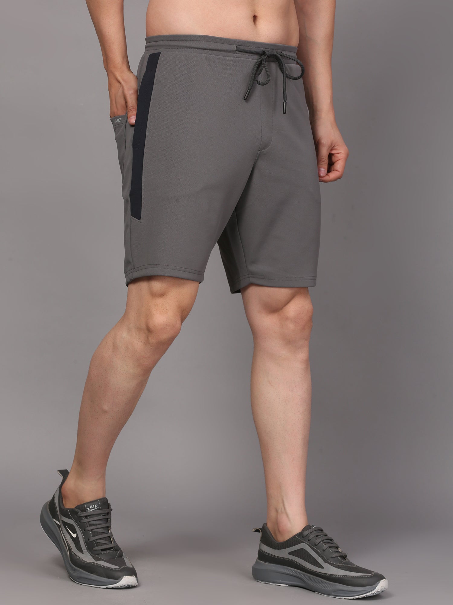 men's shorts with a drawstring and pockets
