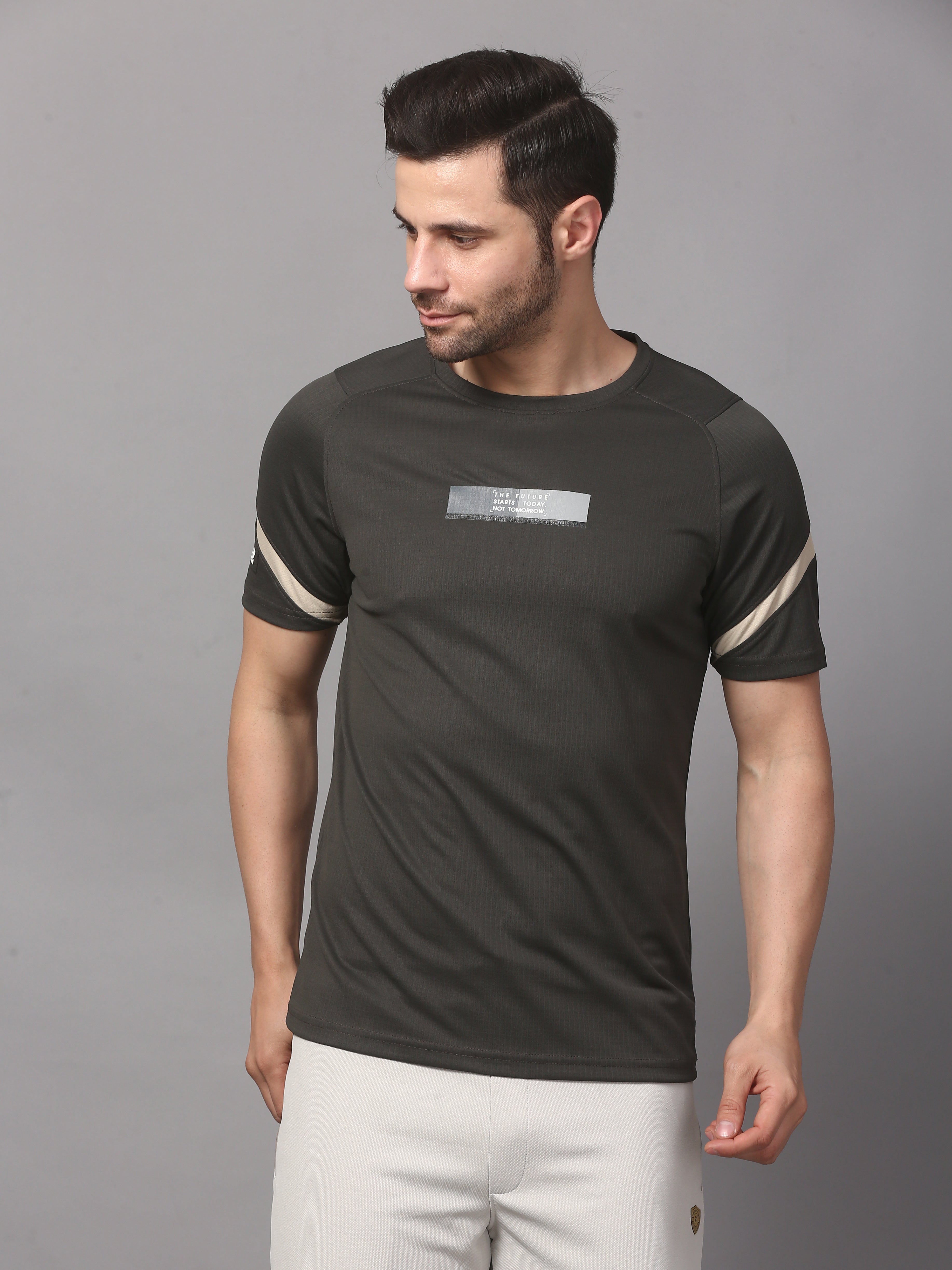  dark olive round neck T-shirt with a small logo on the chest 