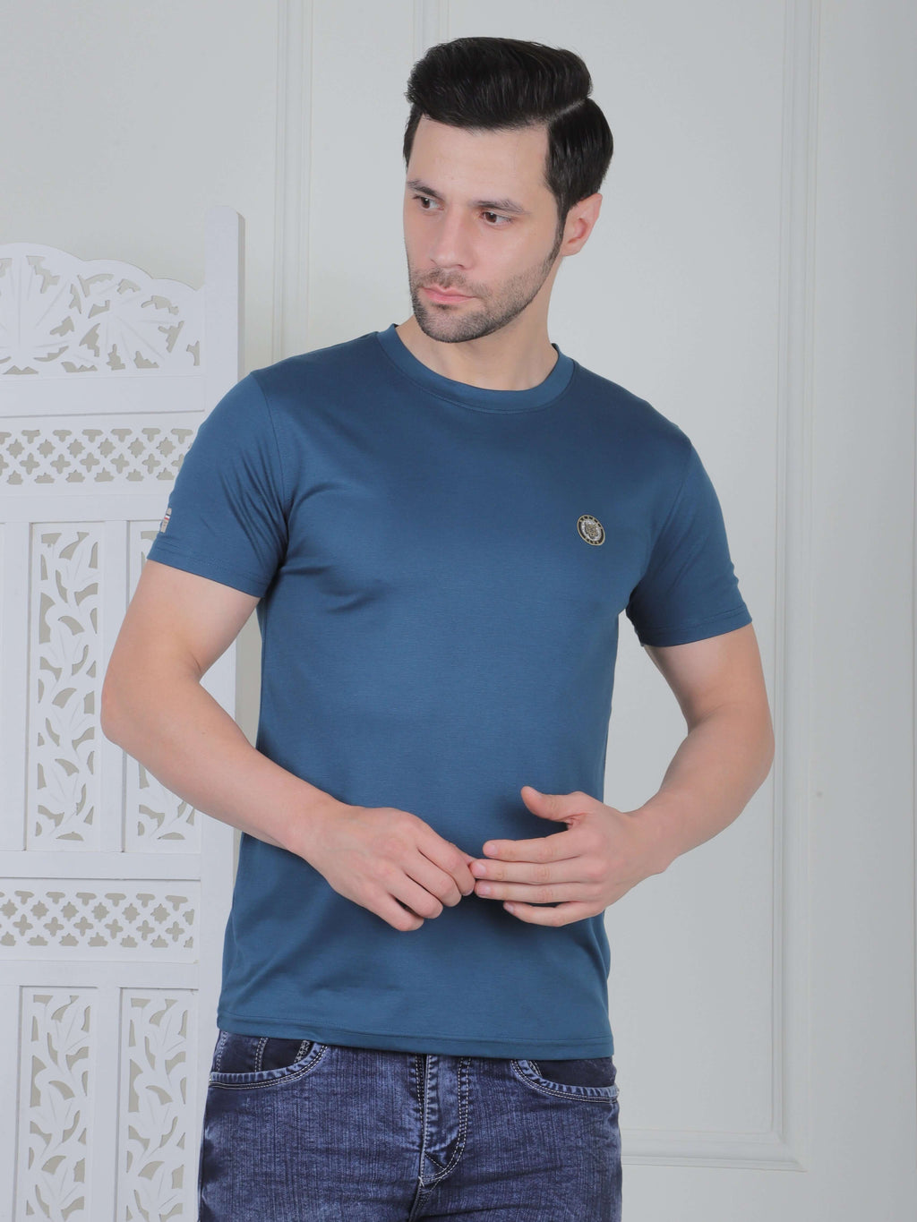 Men's casual logo t-shirt in blue, featuring soft cotton fabric and a modern slim fit for everyday wear.