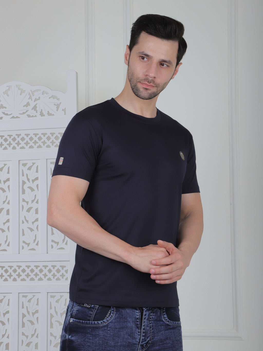 Men's casual logo T-shirt in navy, perfect for daily wear and stylish comfort with a clean design.