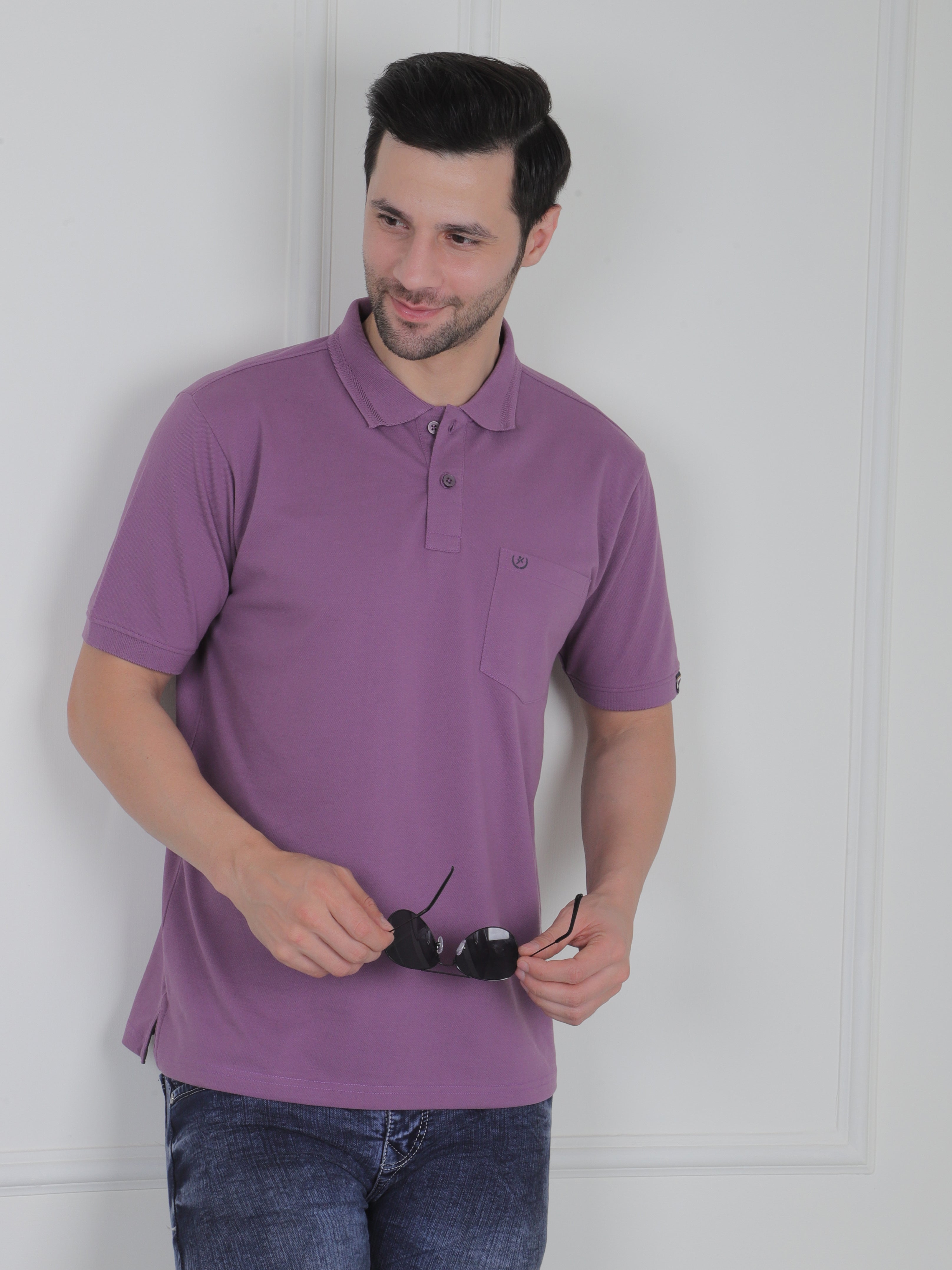 Man wearing a lilac polo shirt